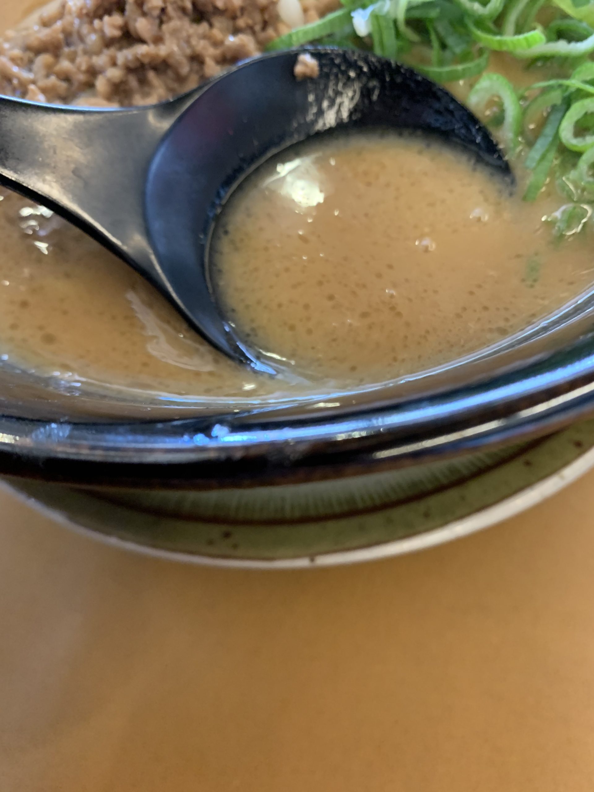 天下一品塚口店の味噌ラーメンのスープ