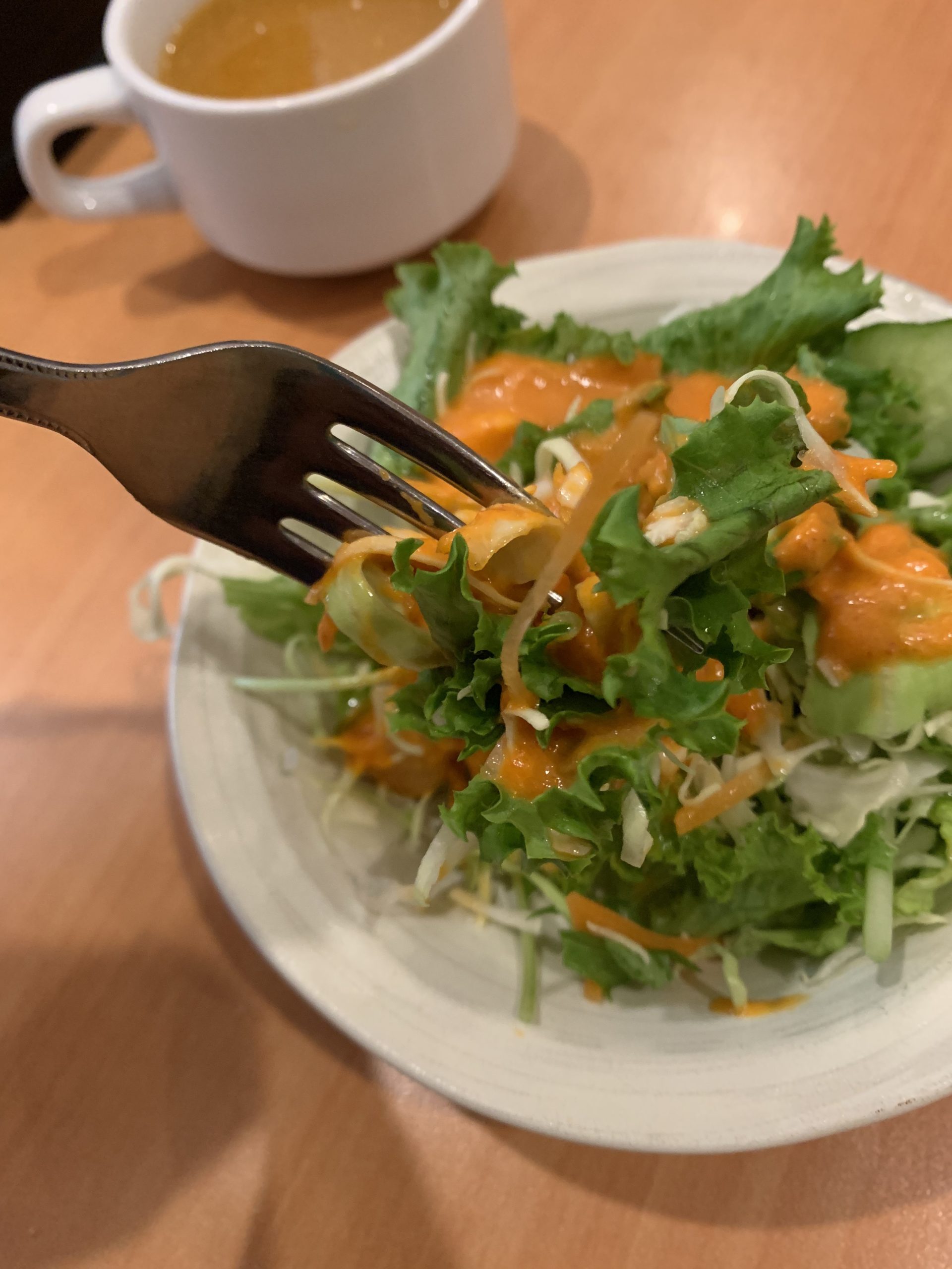 タージマハルエベレスト塚口店ランチの前菜サラダ