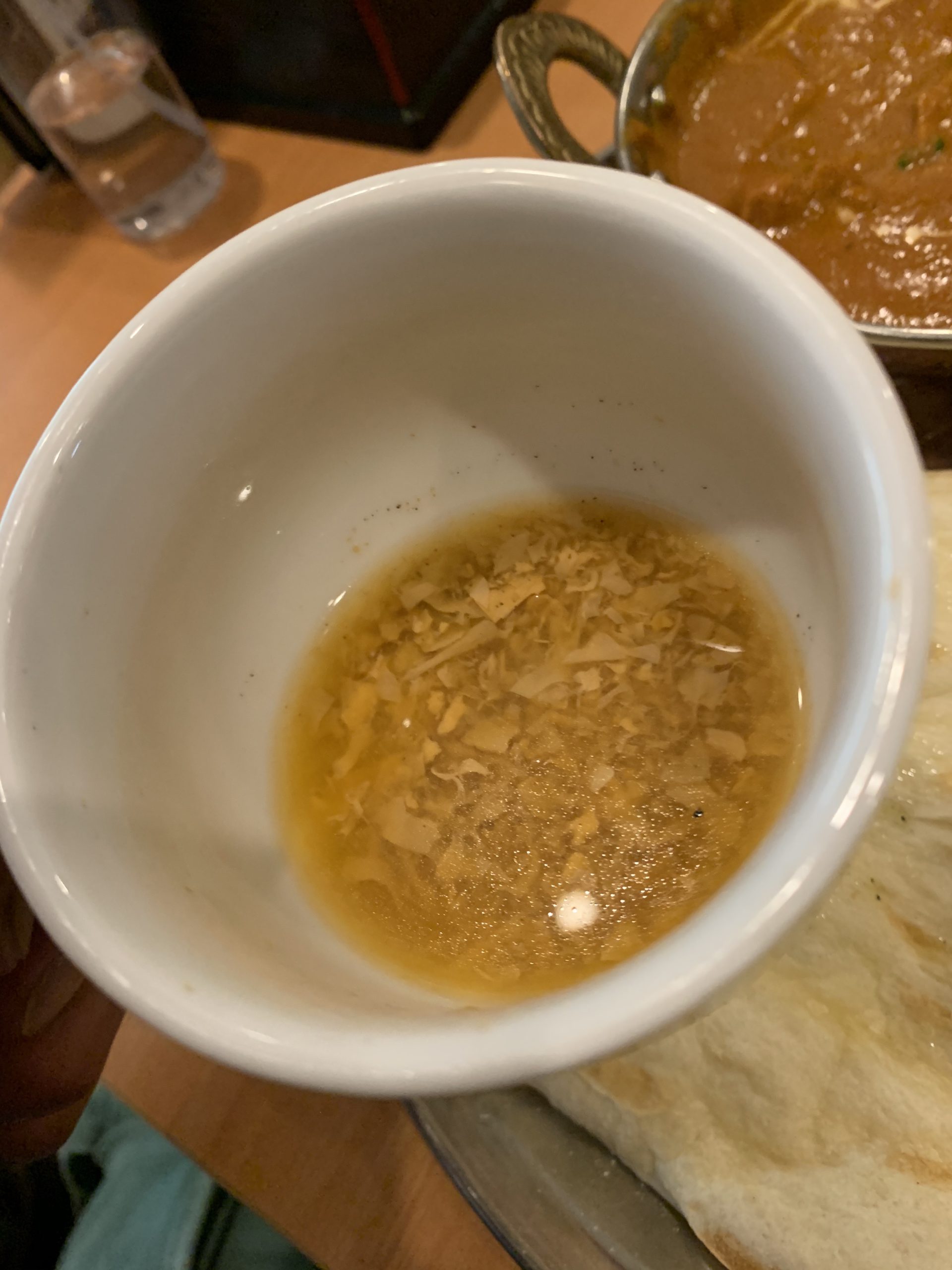 タージマハルエベレスト塚口店ランチの前菜のスープは玉子スープ
