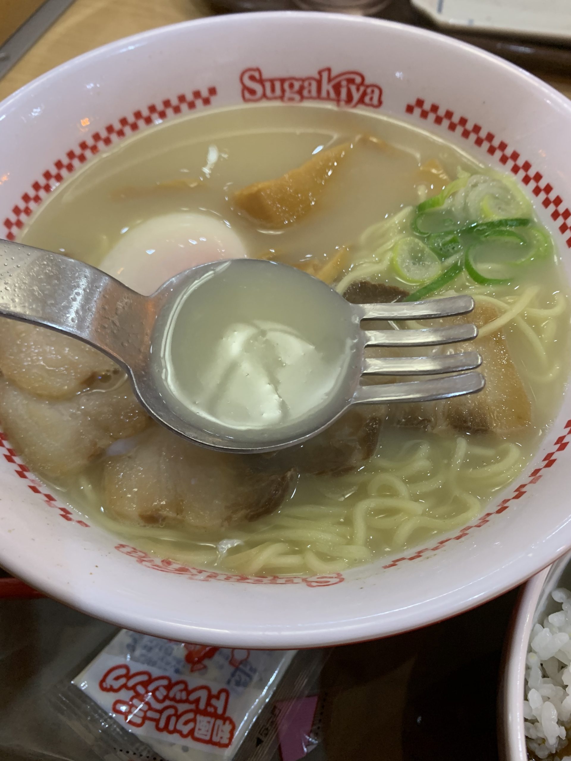 兵庫県尼崎にあるスガキヤつかしん店の特製ラーメンのスープ